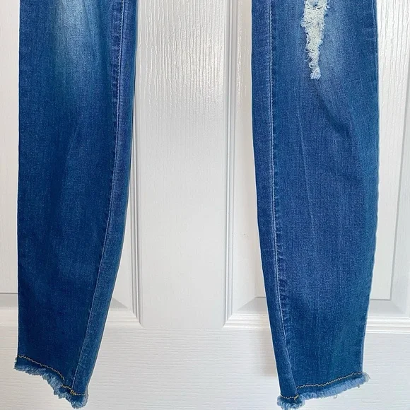 SHEIN High-Rise Distressed Jeans - Picture 4 of 7